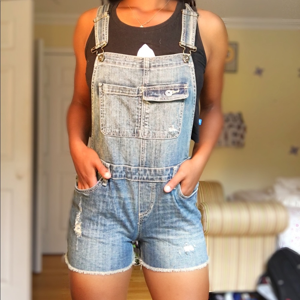 Distressed short overalls